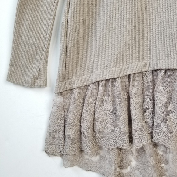 𝅺NEW! GRAY SAKS FIFTH AVENUE Thermal/Lace Tunic Top XS - Picture 5 of 6